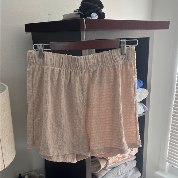 H&M High Waist Cream Shorts - Picture 1 of 4